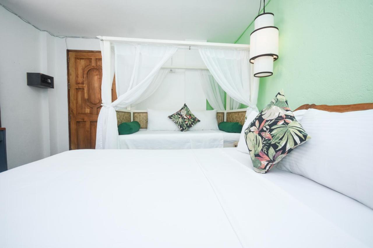 8 Colors Beach House Resort Boracay Exterior foto