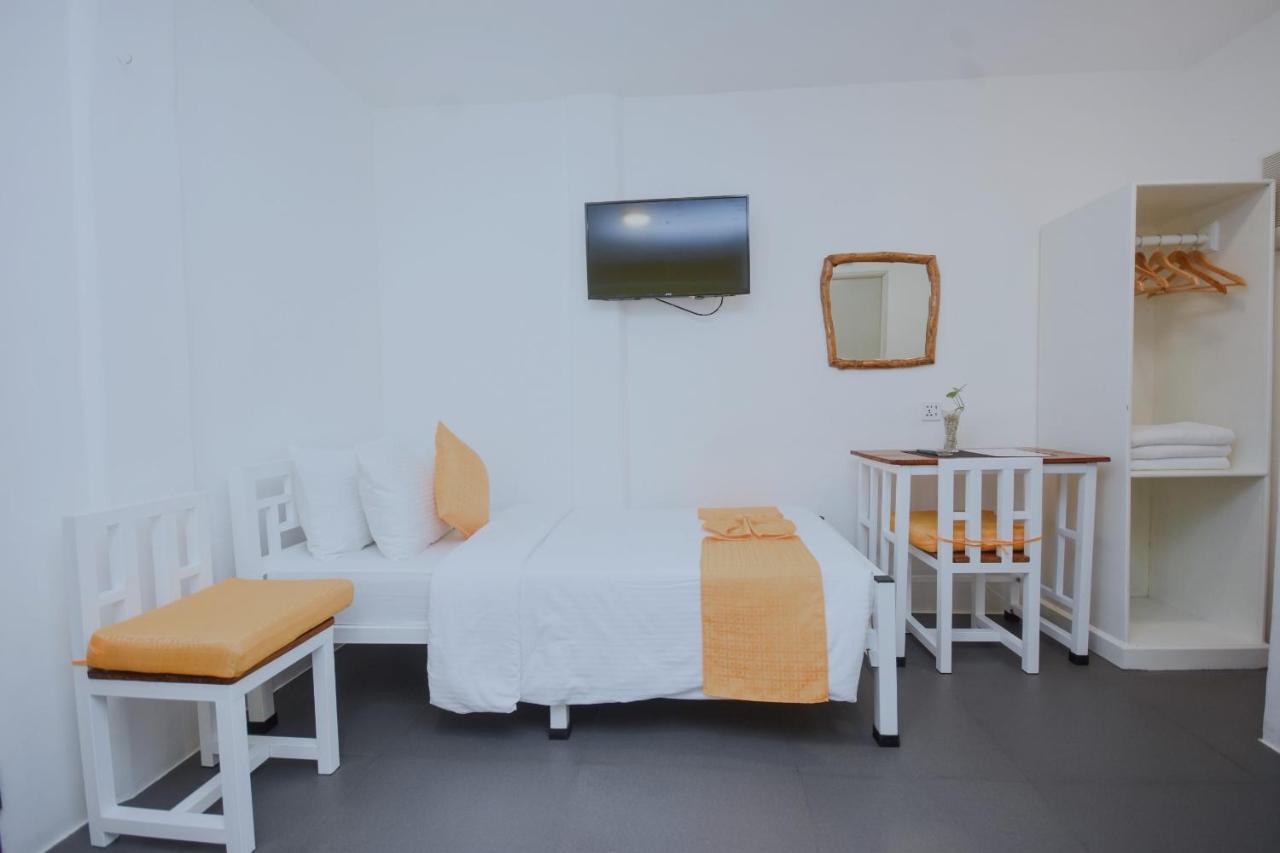 8 Colors Beach House Resort Boracay Exterior foto