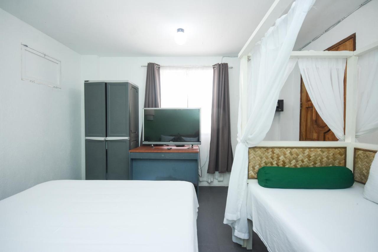 8 Colors Beach House Resort Boracay Exterior foto