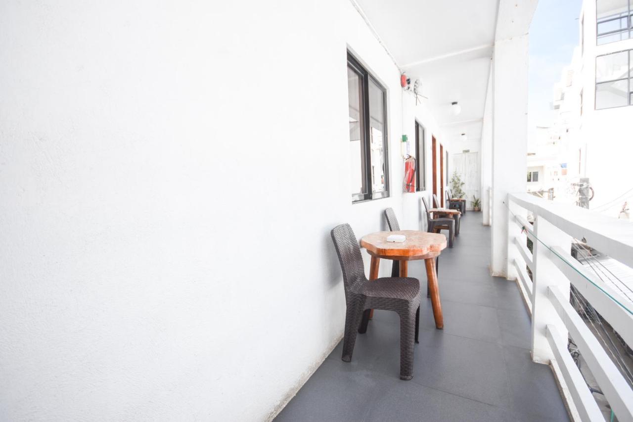 8 Colors Beach House Resort Boracay Exterior foto