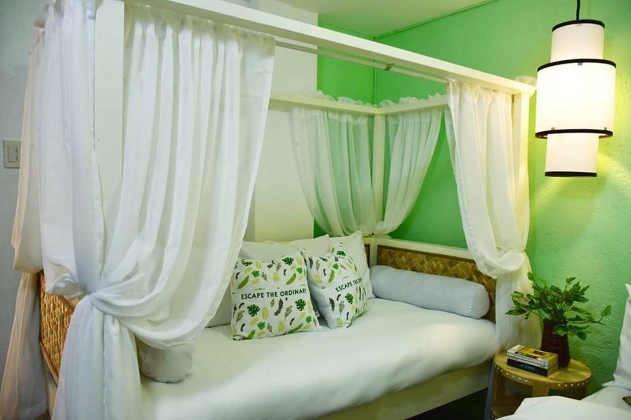 8 Colors Beach House Resort Boracay Exterior foto